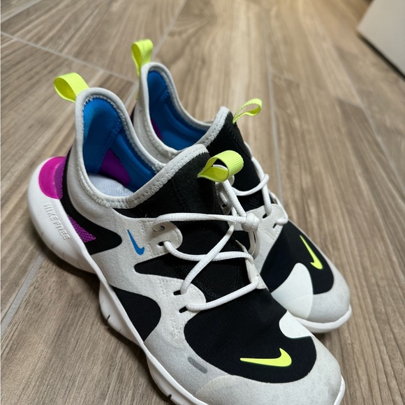 Nike Free Runs - Picture 3 of 4